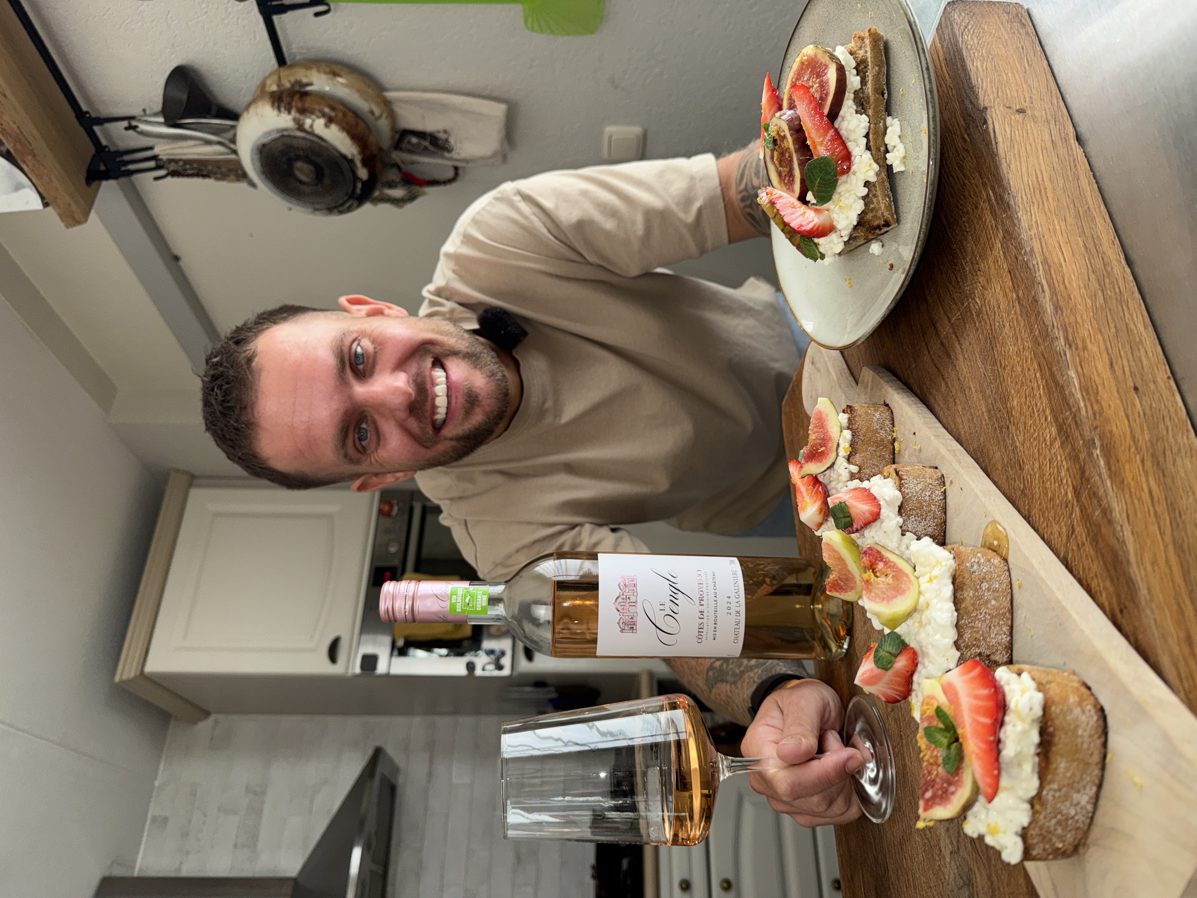 Stokbrood met cottage cheese en fris fruit