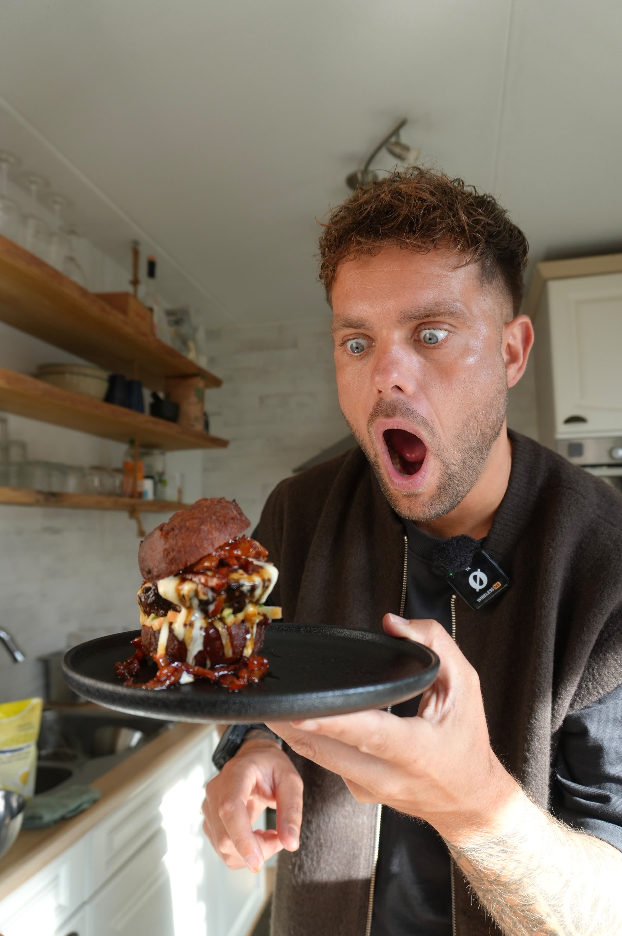 viral broodje bal met suikerbrood oliebol